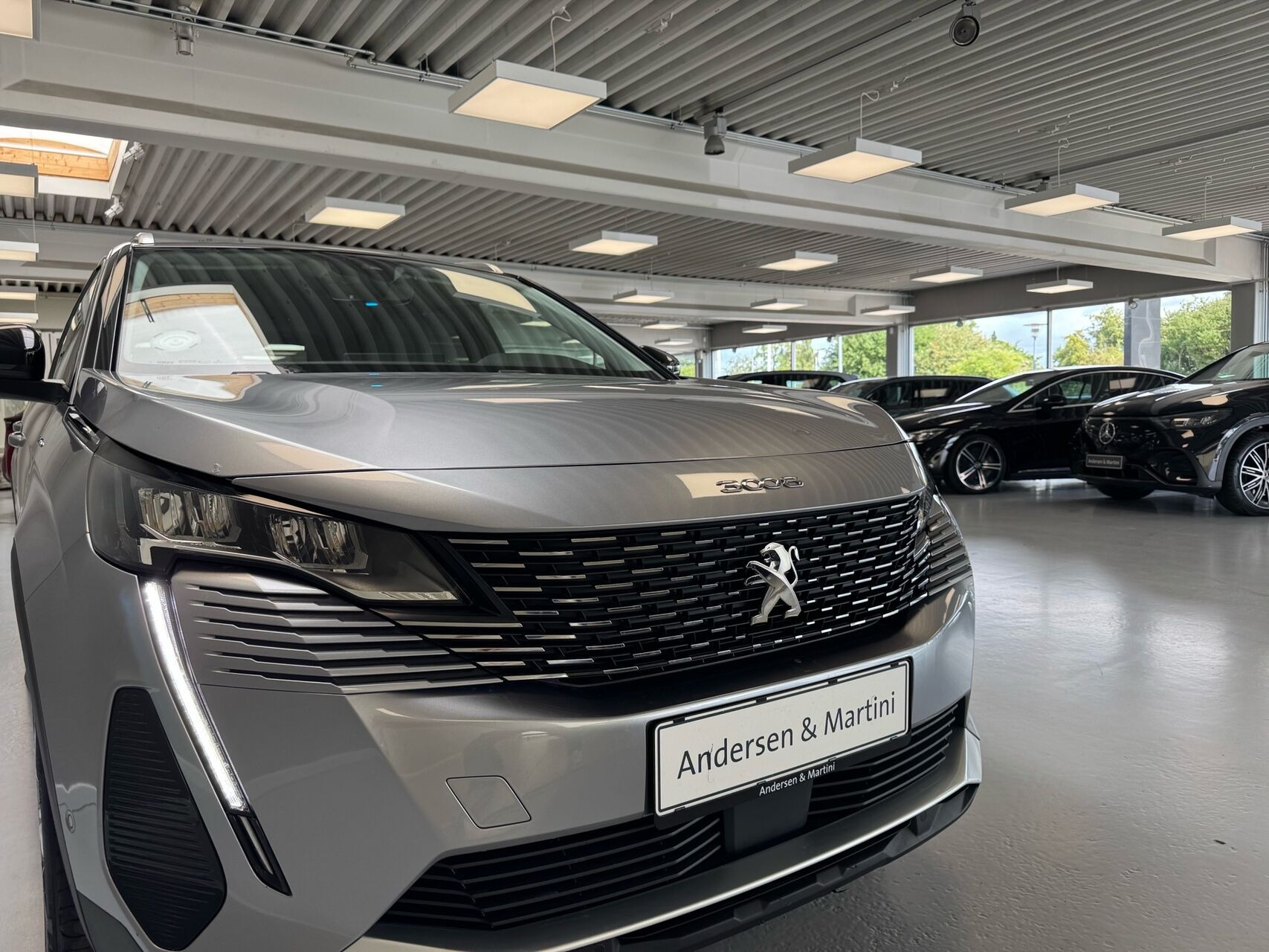 Grå Peugeot 3008 fra 2020