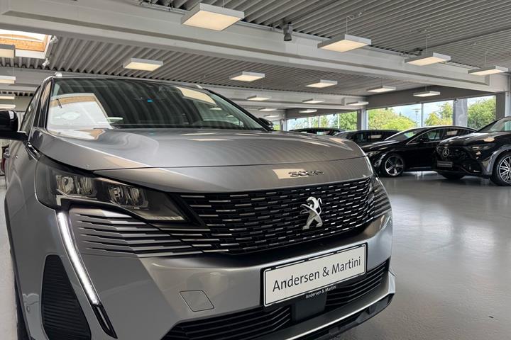 Grå Peugeot 3008 fra 2020