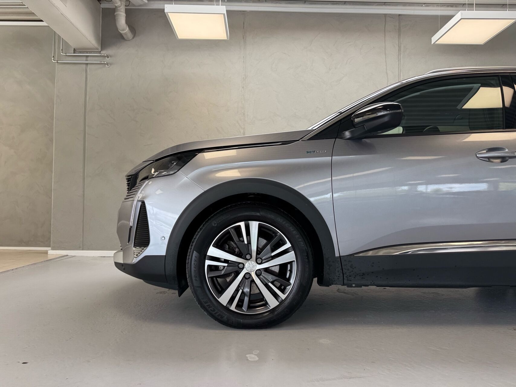 Grå Peugeot 3008 fra 2020