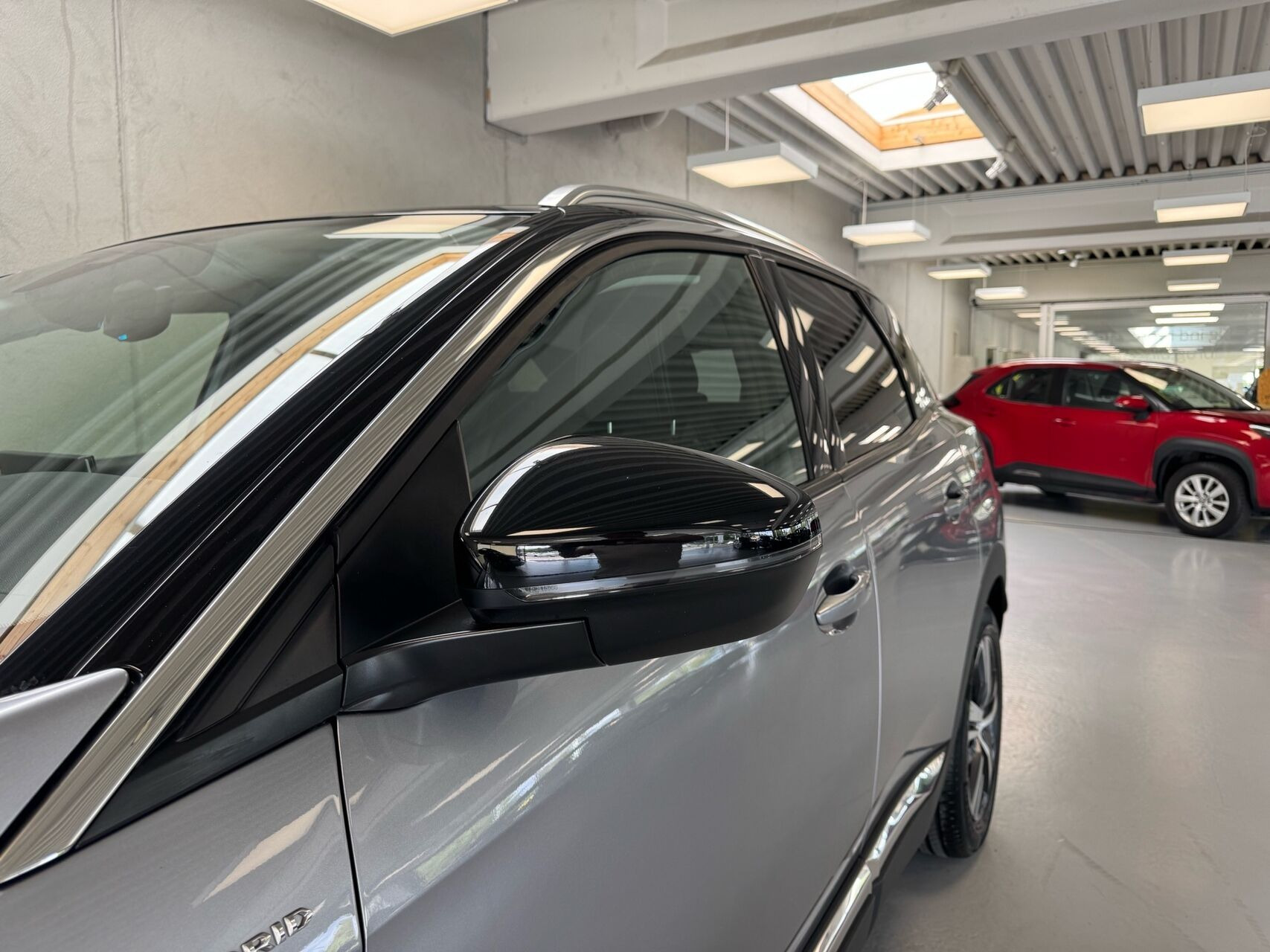 Grå Peugeot 3008 fra 2020
