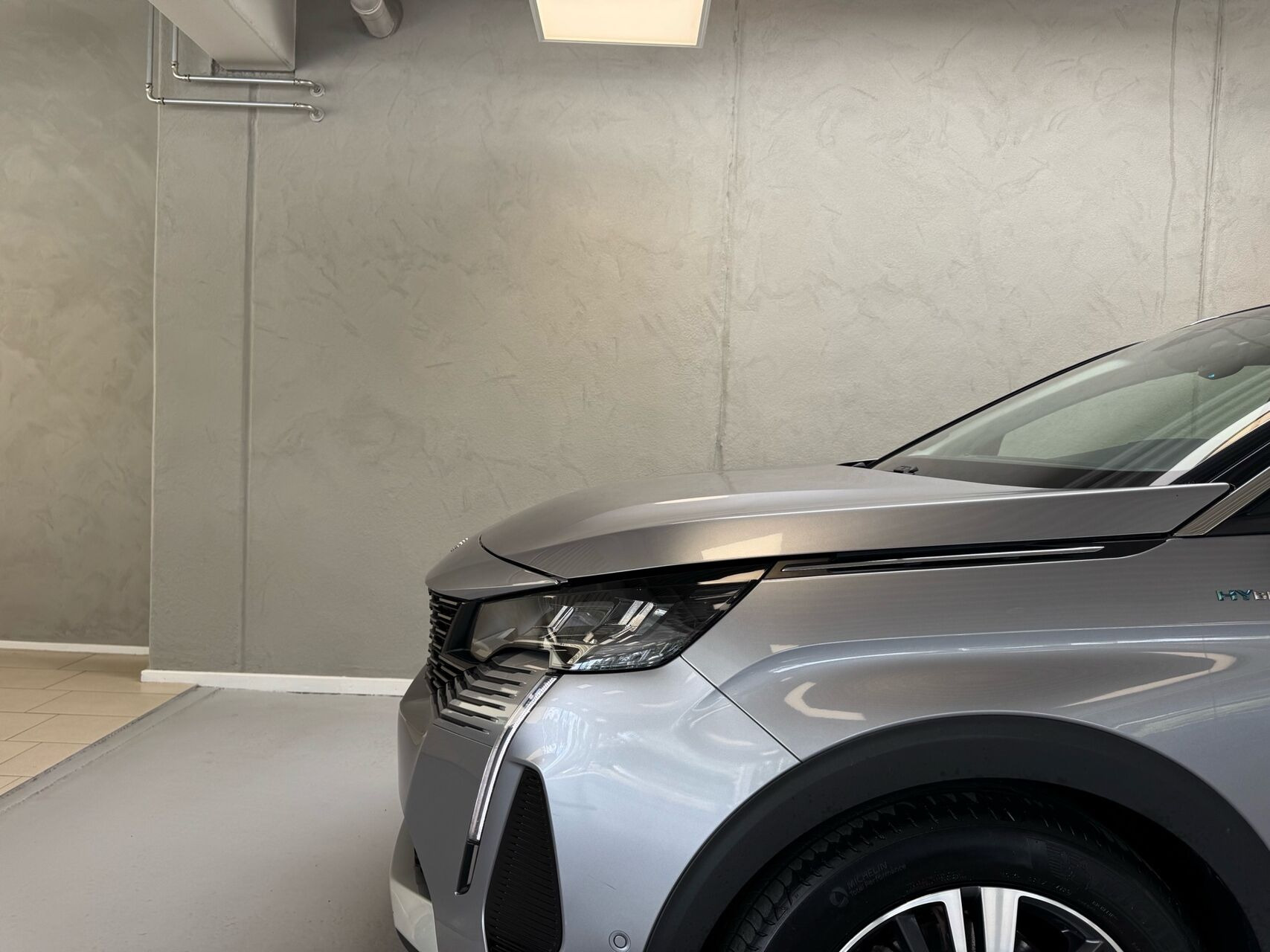 Grå Peugeot 3008 fra 2020