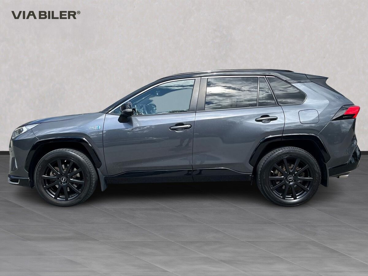 Sort Toyota RAV4 Plug-in fra 2021