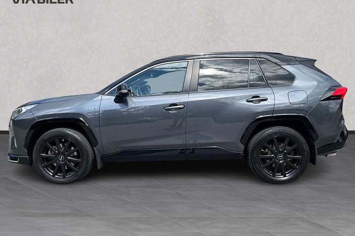 Sort Toyota RAV4 Plug-in fra 2021