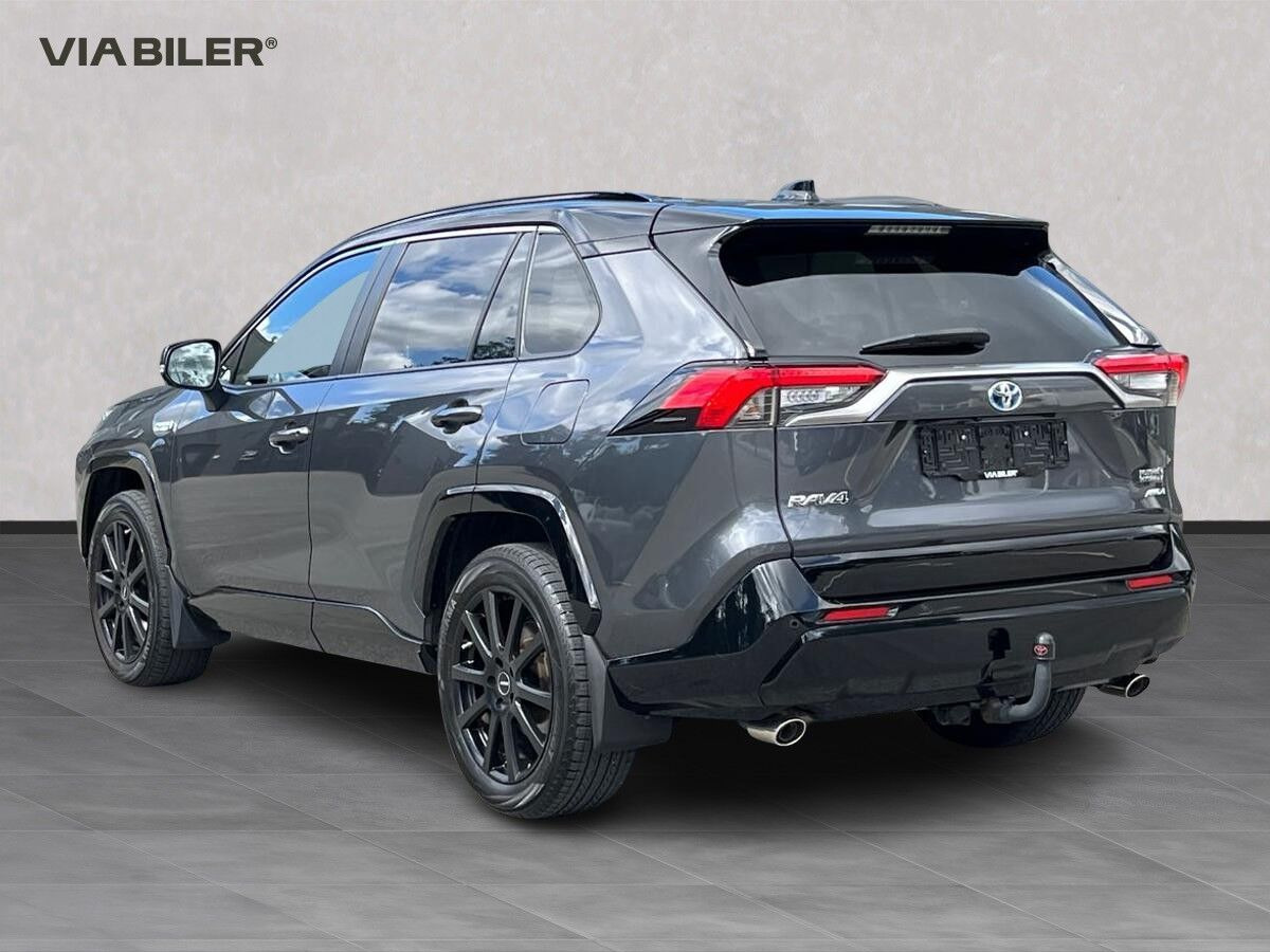Sort Toyota RAV4 Plug-in fra 2021