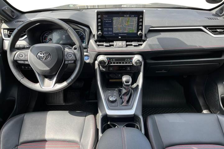 Sort Toyota RAV4 Plug-in fra 2021