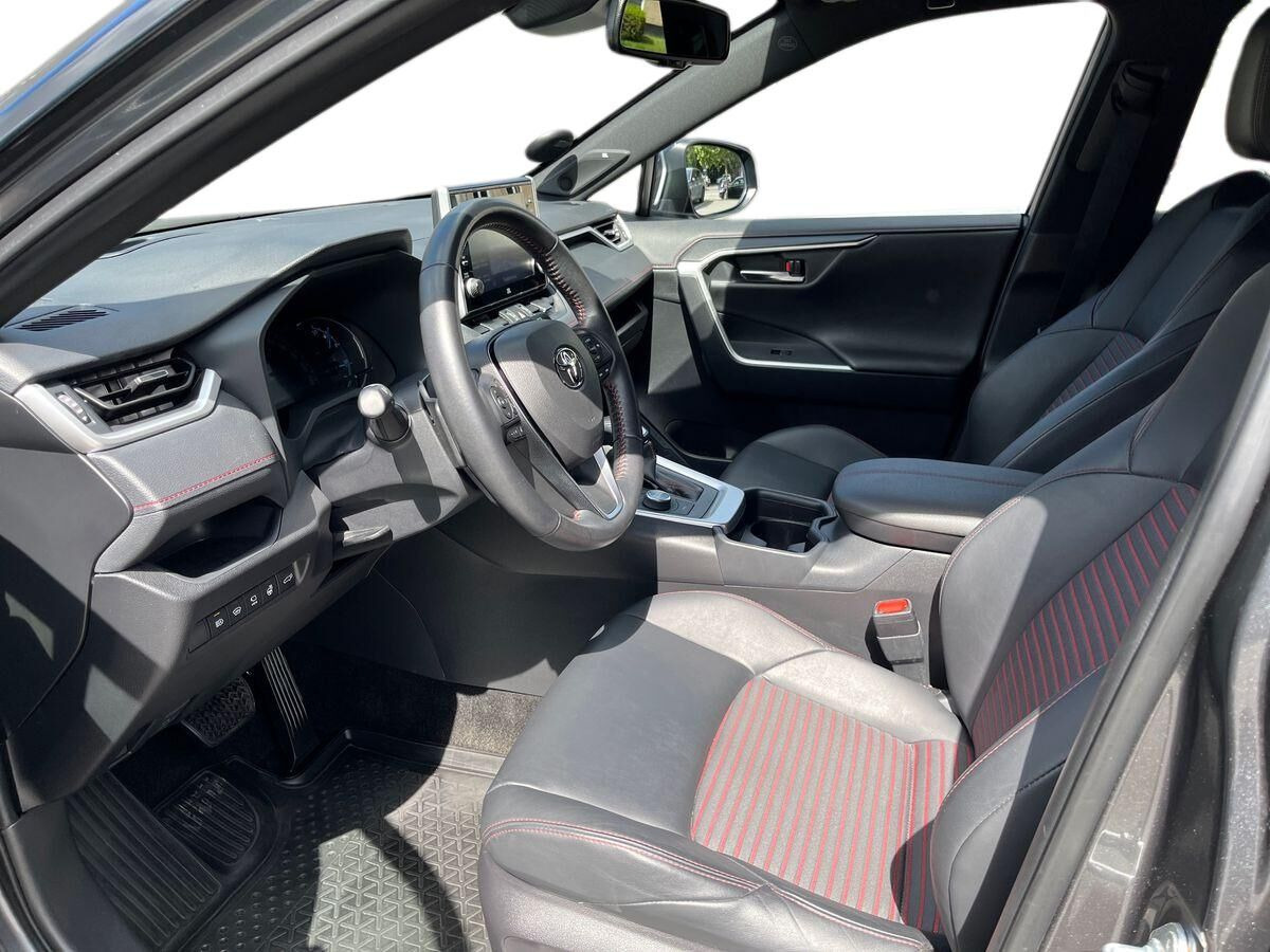 Sort Toyota RAV4 Plug-in fra 2021