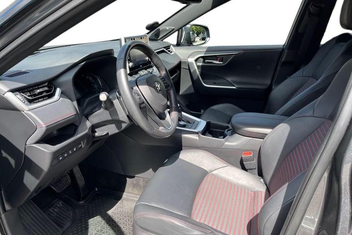Sort Toyota RAV4 Plug-in fra 2021