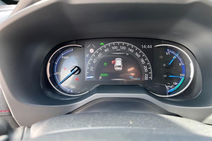 Sort Toyota RAV4 Plug-in fra 2021