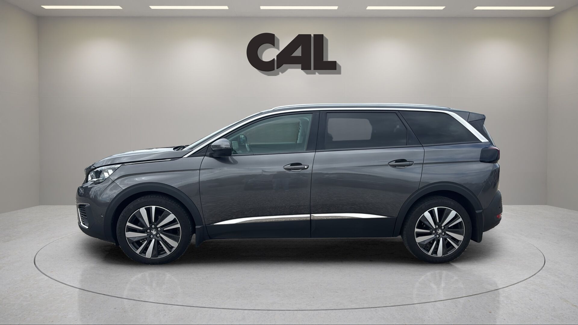 Grå Peugeot 5008 fra 2020