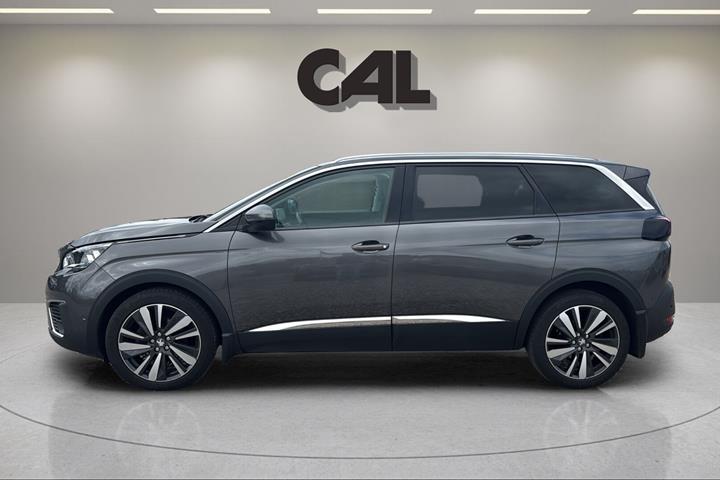 Grå Peugeot 5008 fra 2020