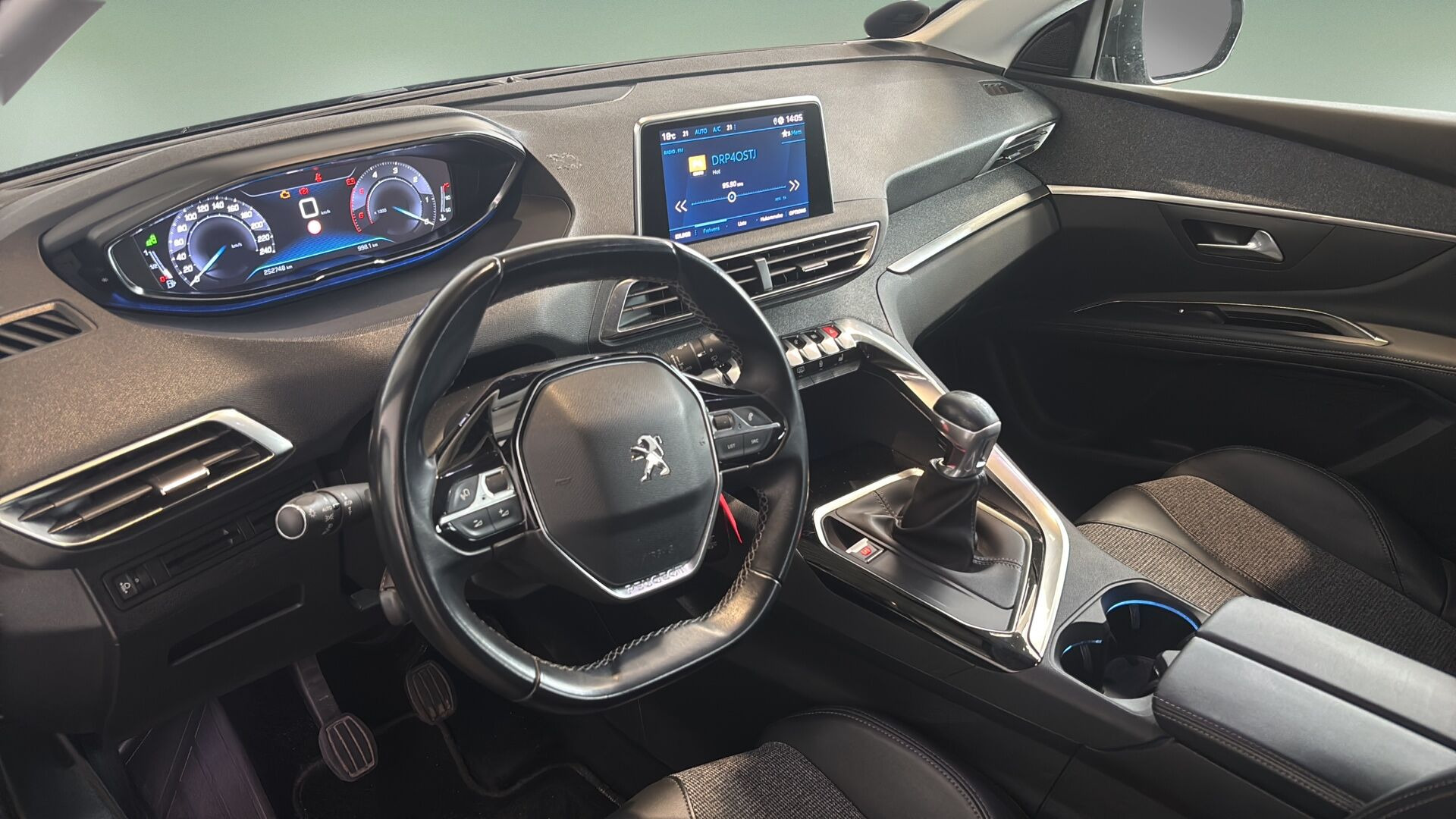 Grå Peugeot 5008 fra 2020