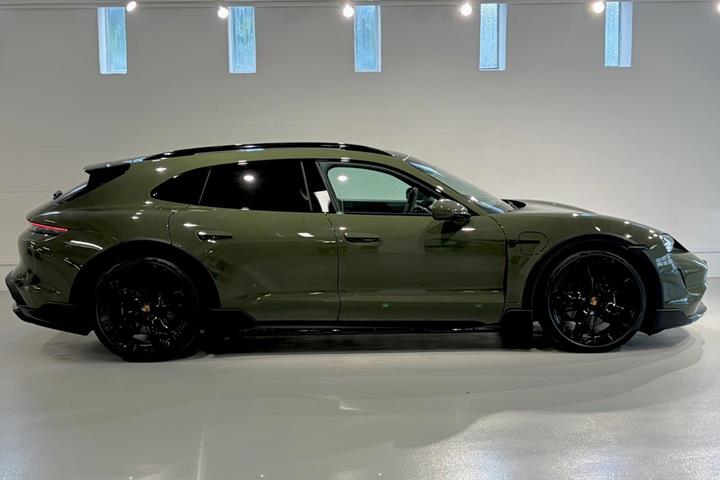 Grøn Porsche Taycan 4 fra 2023