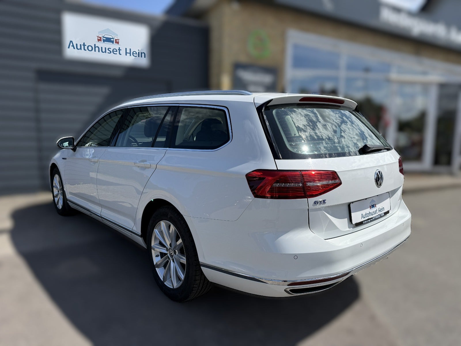Hvid VW Passat fra 2018