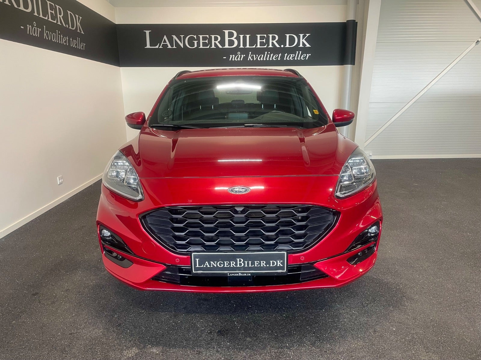 Grå Ford Kuga fra 2020
