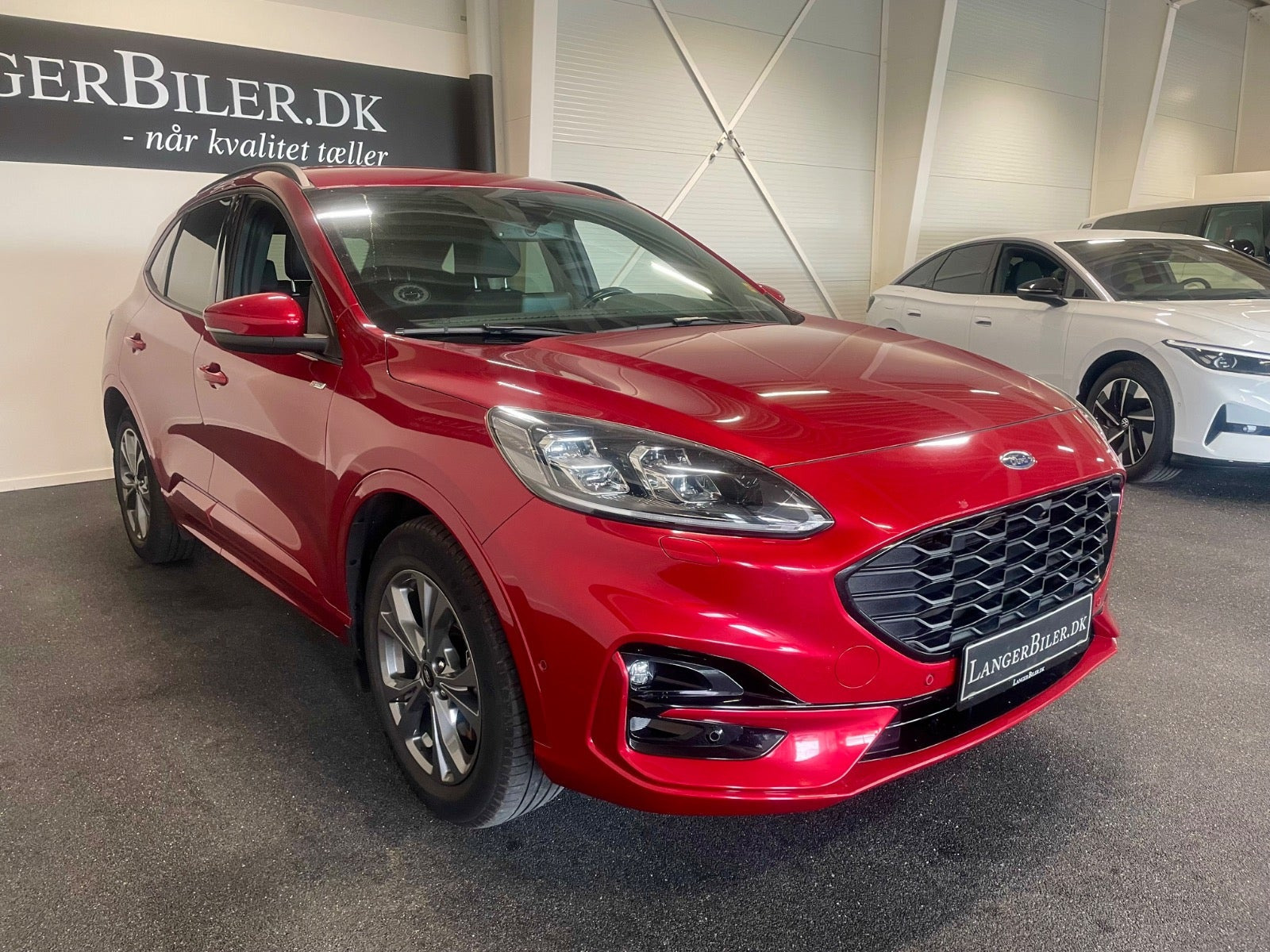 Grå Ford Kuga fra 2020
