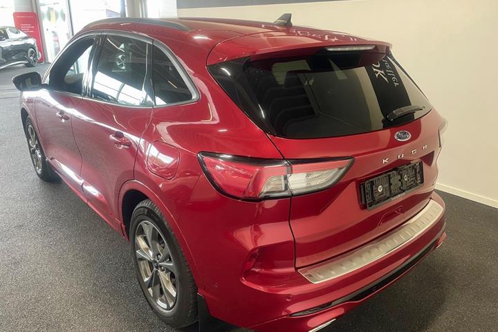 Grå Ford Kuga fra 2020
