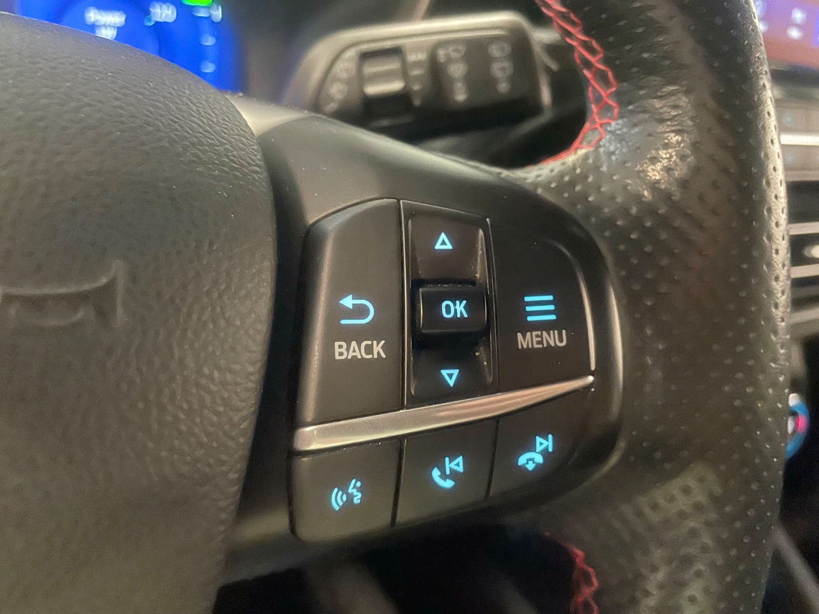 Grå Ford Kuga fra 2020