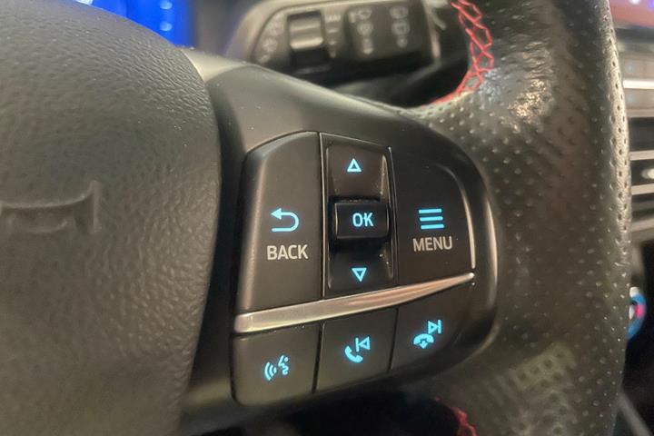 Grå Ford Kuga fra 2020
