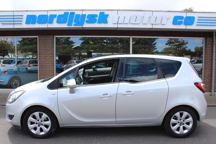 Sølv Opel Meriva fra 2016