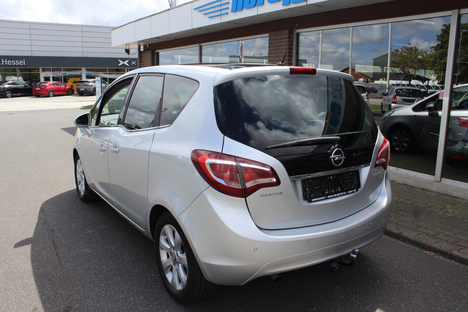 Sølv Opel Meriva fra 2016