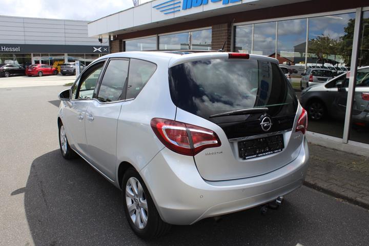 Sølv Opel Meriva fra 2016