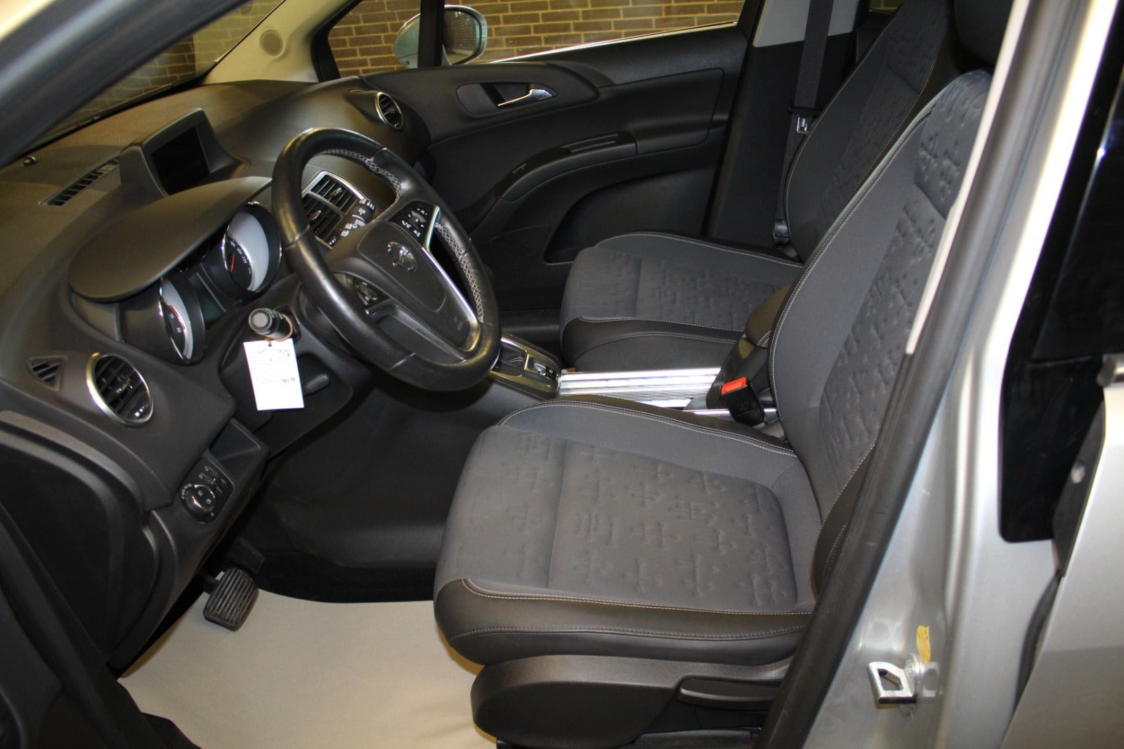 Sølv Opel Meriva fra 2016
