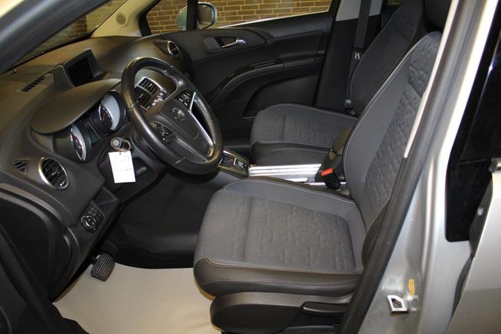 Sølv Opel Meriva fra 2016