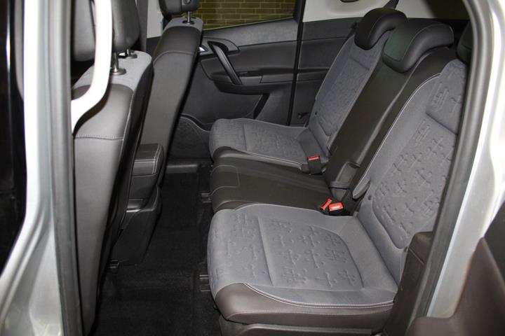 Sølv Opel Meriva fra 2016