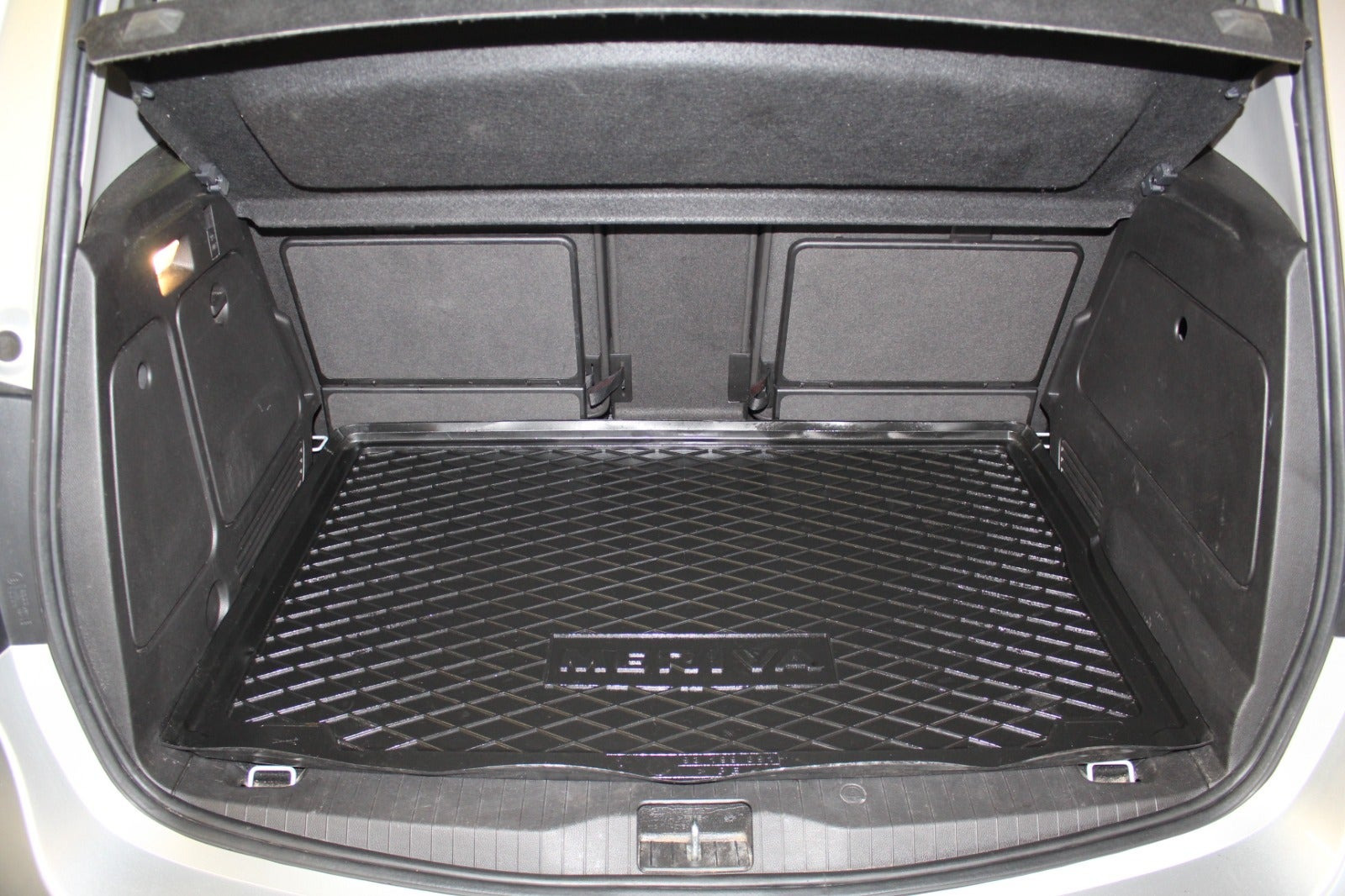 Sølv Opel Meriva fra 2016