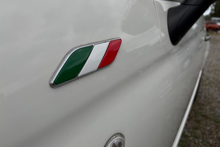 Grøn Fiat 500C fra 2012