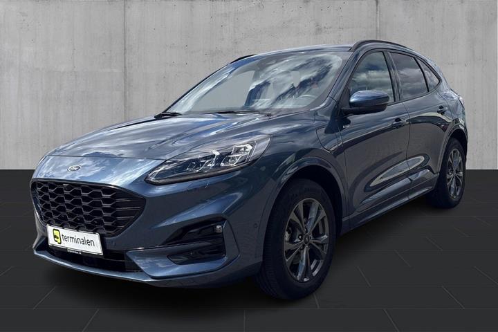 Blå Ford Kuga fra 2022 set udefra