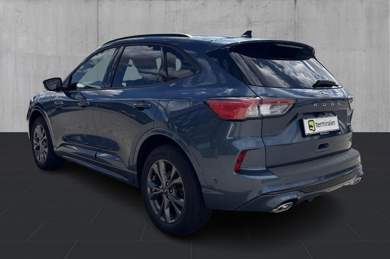 Blå Ford Kuga fra 2022