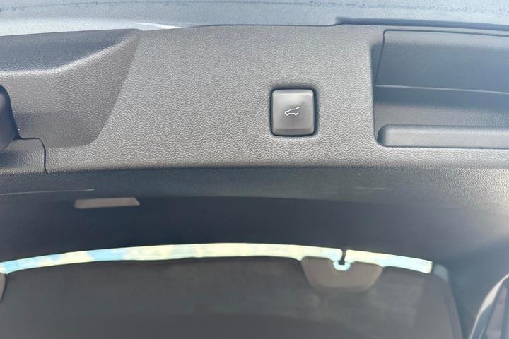 Blå Ford Kuga fra 2022