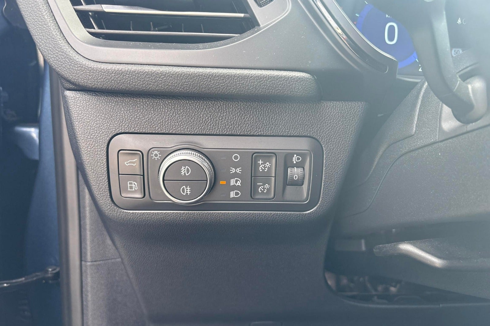 Blå Ford Kuga fra 2022