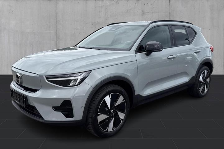 Grå Volvo EX40 fra 2025 set udefra