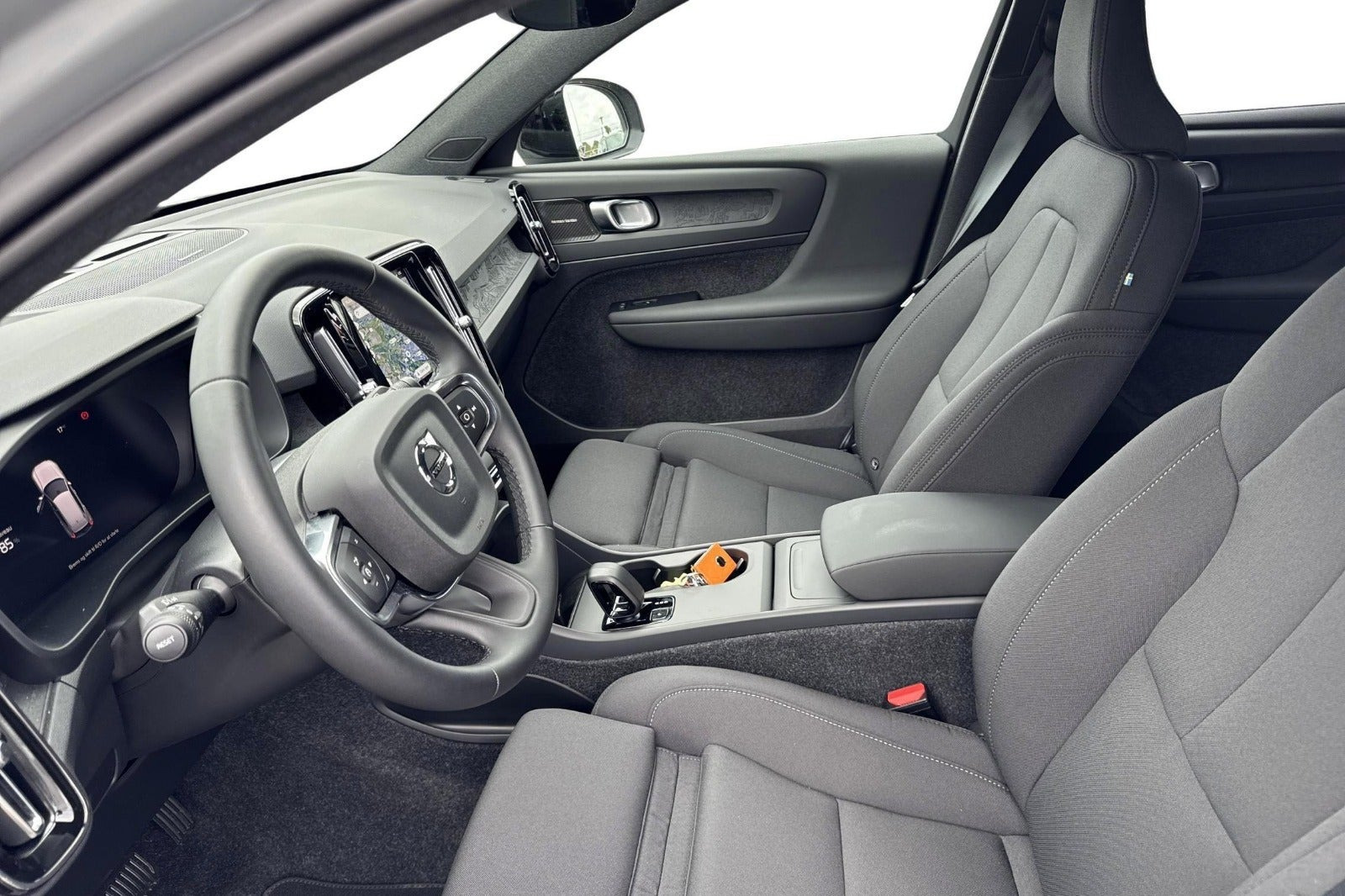 Grå Volvo EX40 fra 2025