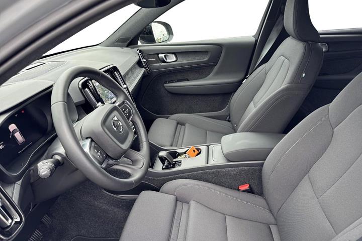Grå Volvo EX40 fra 2025