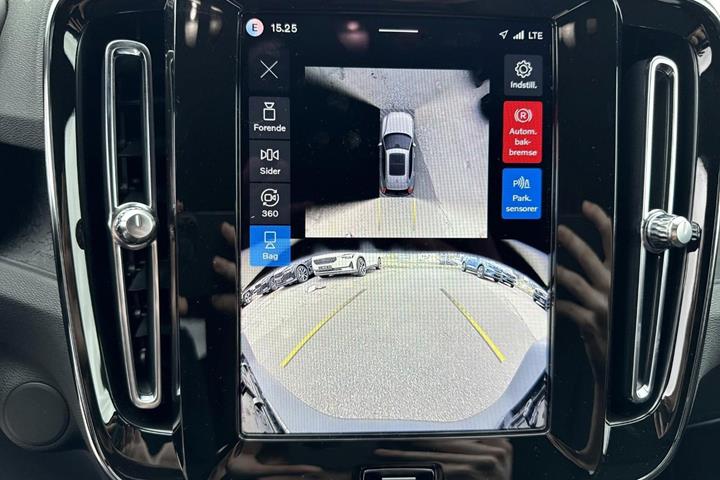 Grå Volvo EX40 fra 2025
