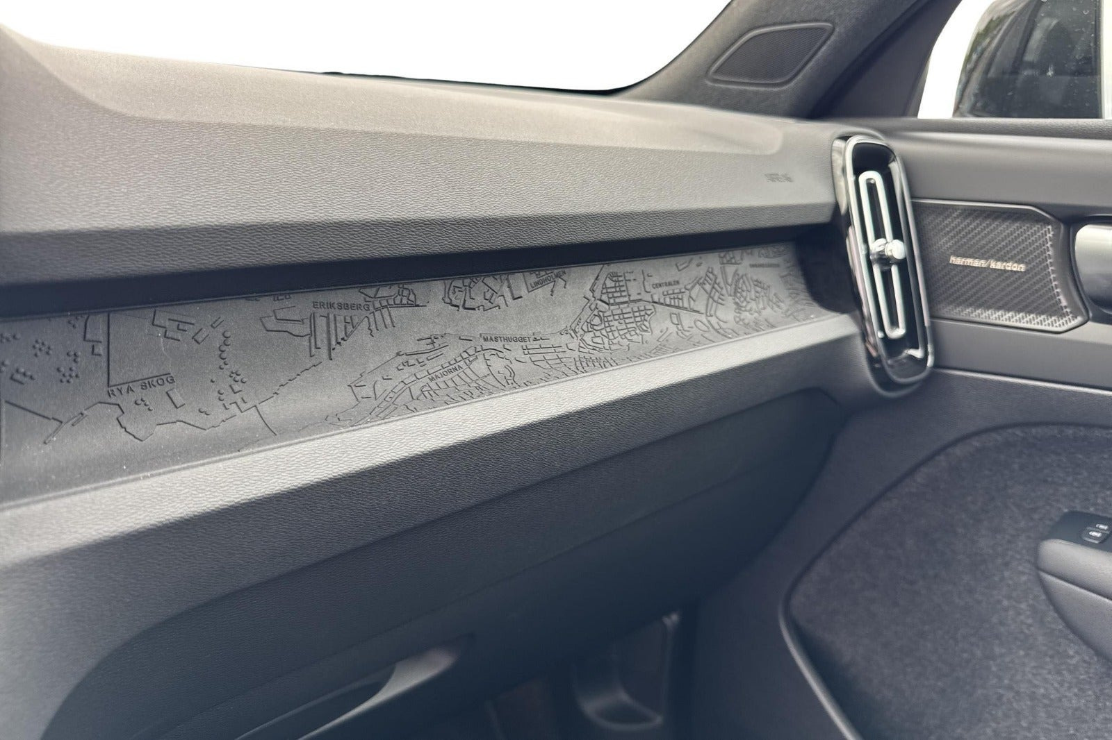 Grå Volvo EX40 fra 2025