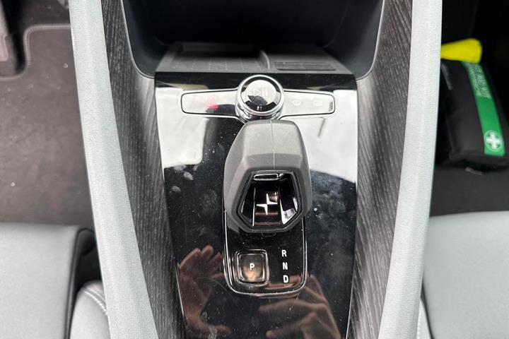 Sort Polestar 2 fra 2023