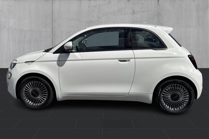 Hvid Fiat 500e fra 2023