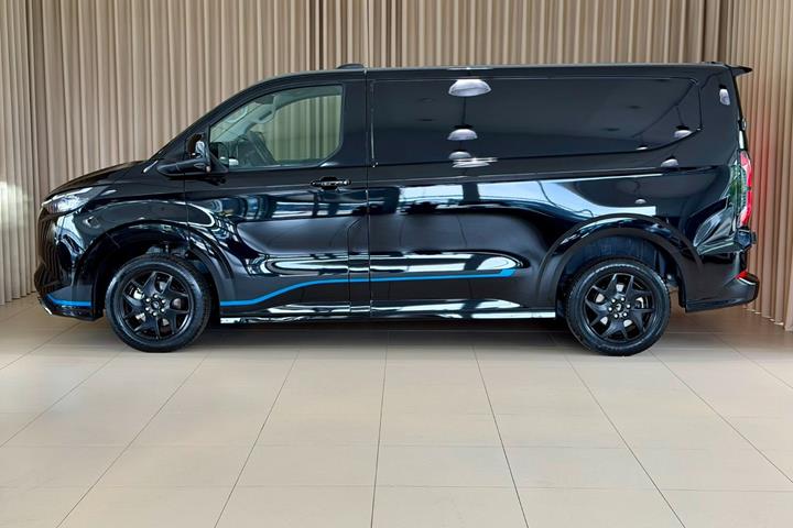 Sort Ford E-Transit Custom 320 L1 fra 2025