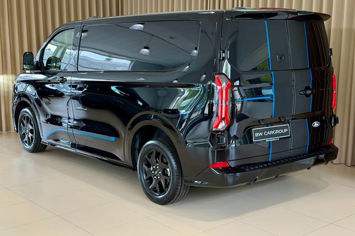 Sort Ford E-Transit Custom 320 L1 fra 2025