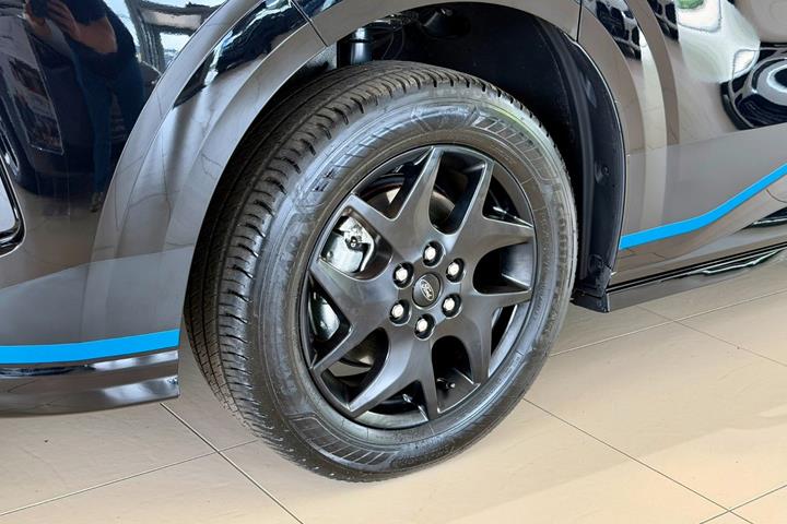 Sort Ford E-Transit Custom 320 L1 fra 2025