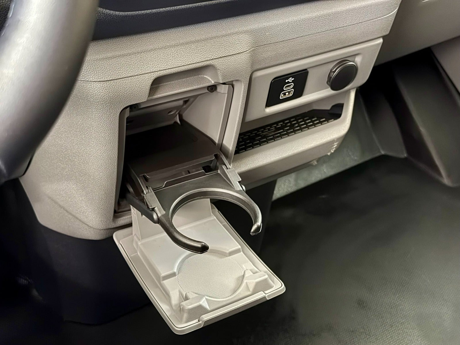 Sort Ford E-Transit Custom 320 L1 fra 2025