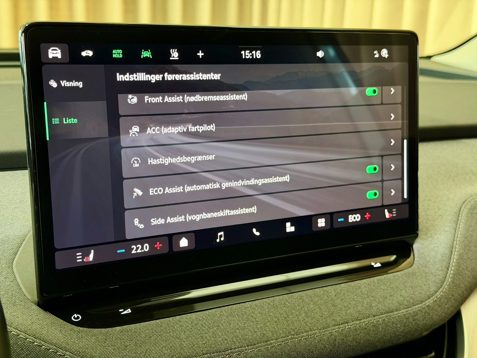 Hvid Skoda Enyaq fra 2024