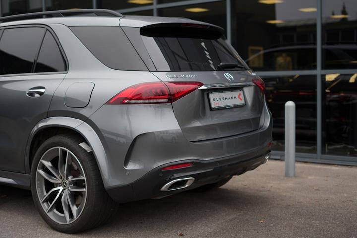 Grå Mercedes GLE350 de fra 2022
