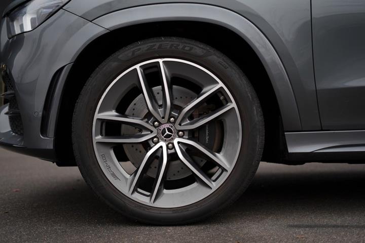 Grå Mercedes GLE350 de fra 2022