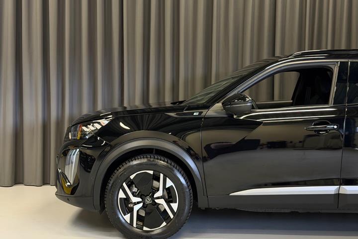 Sort Peugeot e-2008 fra 2024