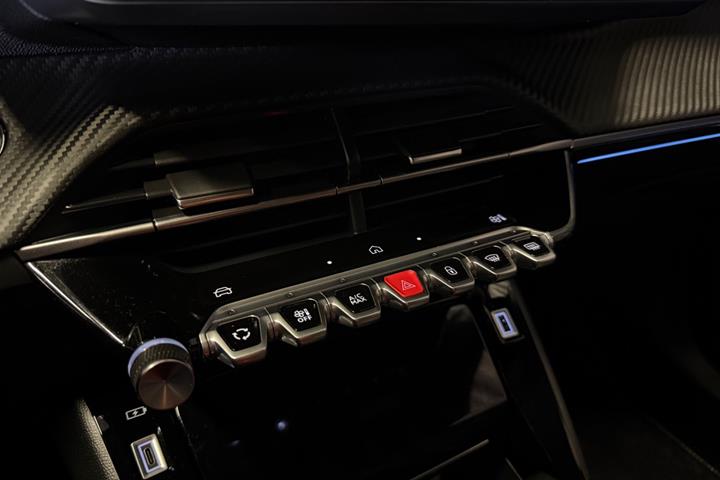 Sort Peugeot e-2008 fra 2024